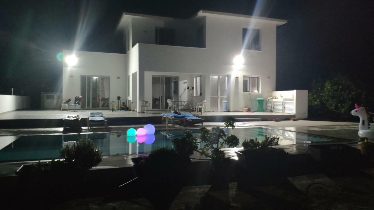 Kiti Village Villa, Cyprus, Salt-Water Pool, 6 Bedrooms, Larnaca Bagian luar foto